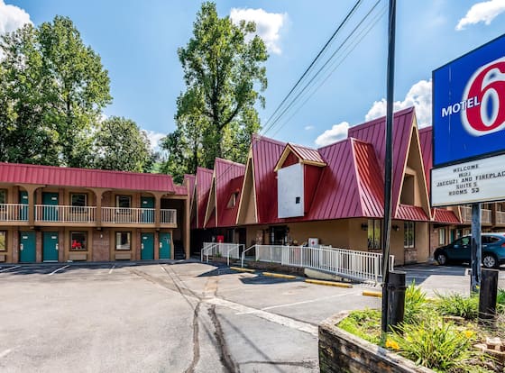 Motel 6 Gatlinburg, TN - Smoky Mountains allows check-in for 18 year-old guests