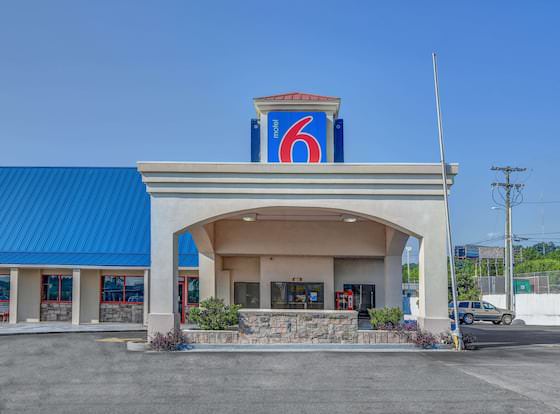 Motel 6 Calhoun, GA allows check-in for 18 year-old guests