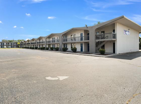 Motel 6 Lexington, KY - Airport allows check-in for 18 year-old guests