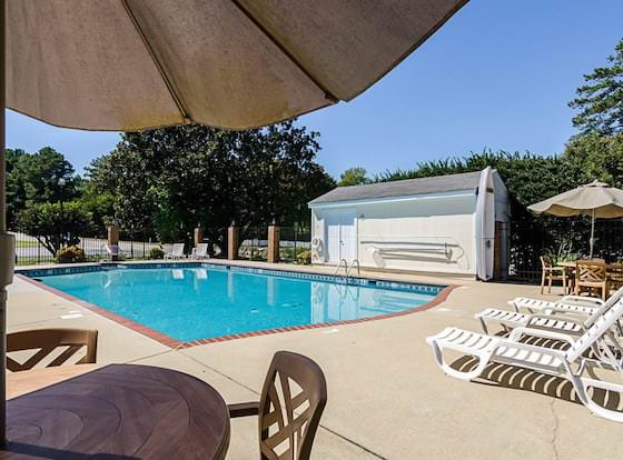 Rodeway Inn Historic allows check-in for 18 year-old guests