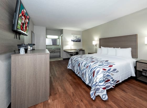 Red Roof Inn Petersburg – Fort Lee allows check-in for 18 year-old guests