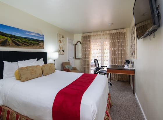 Vendange Carmel Inn & Suites allows check-in for 18 year-old guests