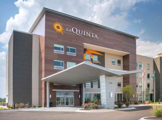 La Quinta Inn & Suites by Wyndham West Memphis allows check-in for 18 year-old guests