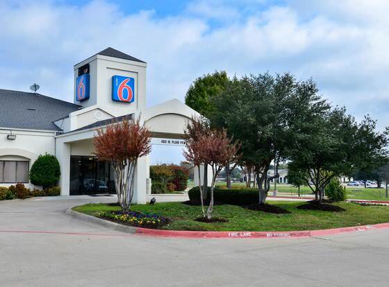 Motel 6 Plano, TX - West - Frisco allows check-in for 18 year-old guests