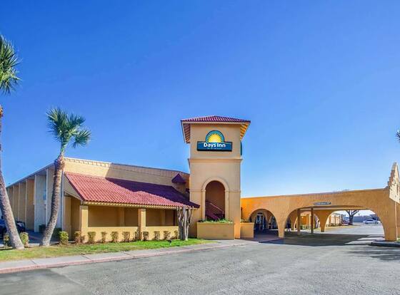 Days Inn by Wyndham Del Rio allows check-in for 18 year-old guests