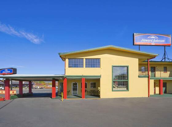 Howard Johnson by Wyndham Flagstaff University West allows check-in for 18 year-old guests