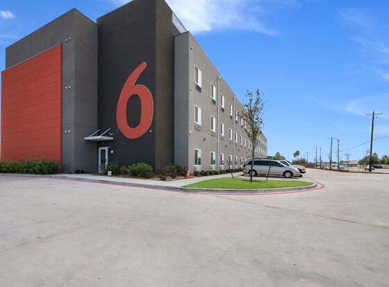 Motel 6 Corpus Christi, TX allows check-in for 18 year-old guests
