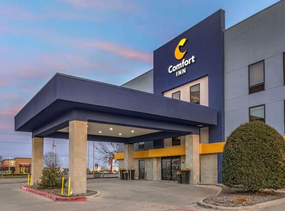 Comfort Inn - Weatherford allows check-in for 18 year-old guests