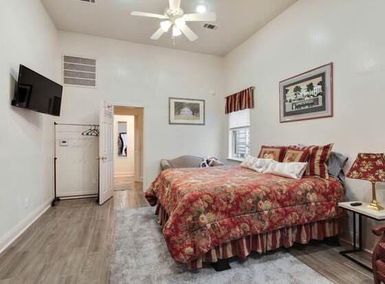 Studio - 804 allows check-in for 18 year-old guests