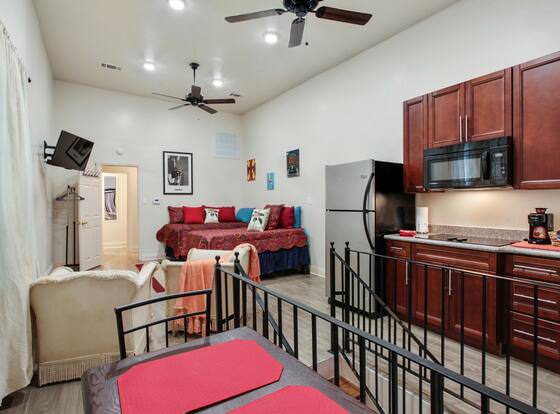 Studio - 806 allows check-in for 18 year-old guests