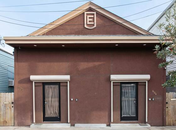 1 Bedroom Studio - 804.5 allows check-in for 18 year-old guests