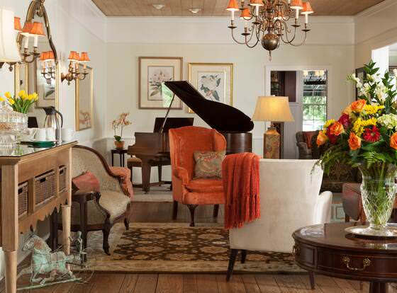 1906 Pine Crest Inn allows check-in for 18 year-old guests