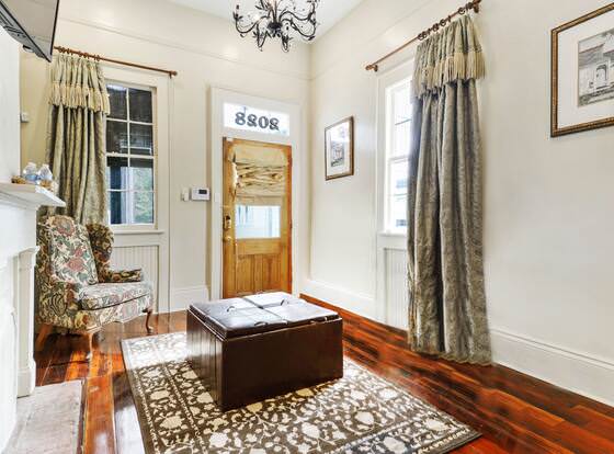 3 Bedroom 5 beds - 2028 allows check-in for 18 year-old guests