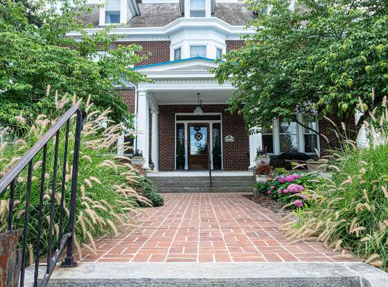 Keystone Inn Bed and Breakfast allows check-in for 18 year-old guests