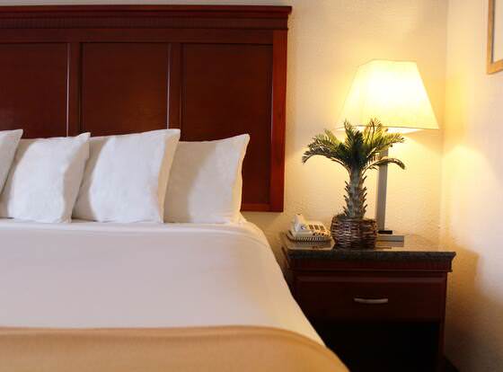 Hotel E Real allows check-in for 18 year-old guests