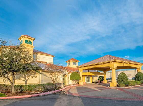 La Quinta Inn & Suites by Wyndham Sherman allows check-in for 18 year-old guests