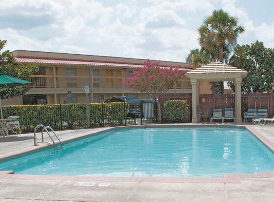 Baymont by Wyndham San Antonio South Park allows check-in for 18 year-old guests