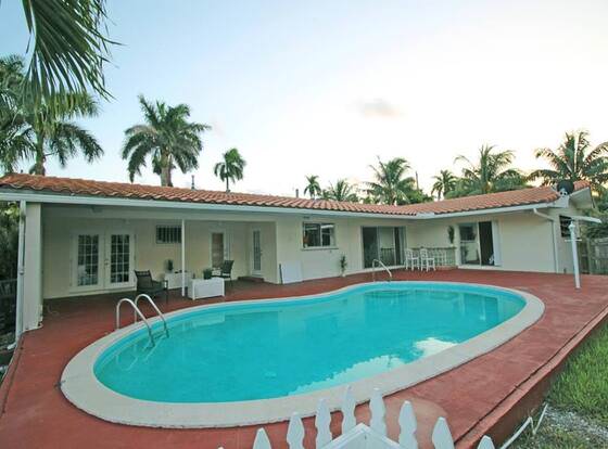 Exclusive Home By Traveline Plus allows check-in for 18 year-old guests