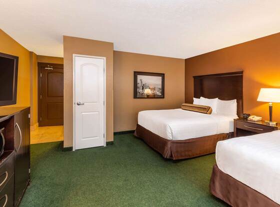 La Quinta Inn & Suites by Wyndham Seattle Downtown allows check-in for 18 year-old guests