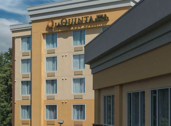 La Quinta Inn & Suites by Wyndham Lynchburg at Liberty Univ. allows check-in for 18 year-old guests