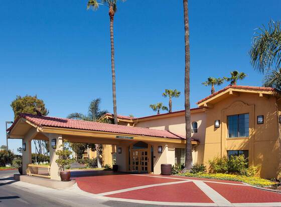La Quinta Inn by Wyndham Costa Mesa / Newport Beach allows check-in for 18 year-old guests
