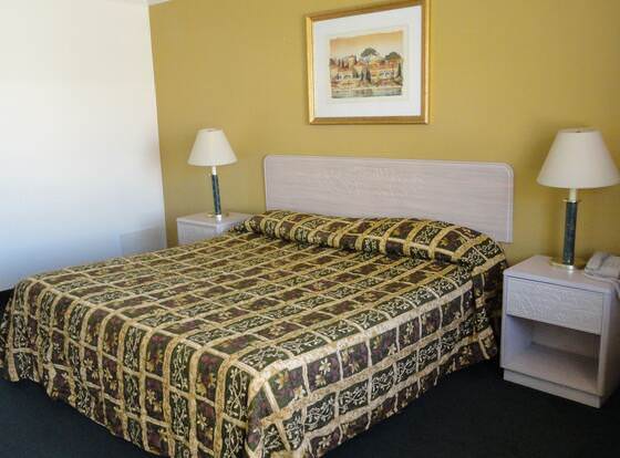 Imperial 400 Motor Inn allows check-in for 18 year-old guests