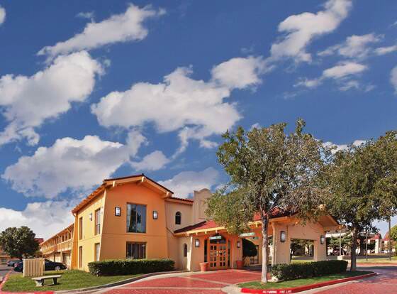 La Quinta Inn by Wyndham Amarillo Mid-City allows check-in for 18 year-old guests