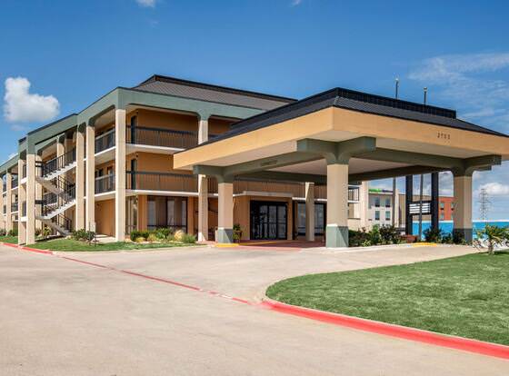 Quality Inn West Fort Worth allows check-in for 18 year-old guests