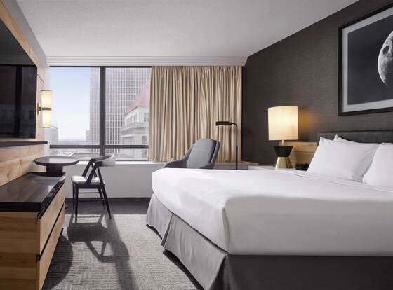 Hilton Portland Downtown allows check-in for 18 year-old guests