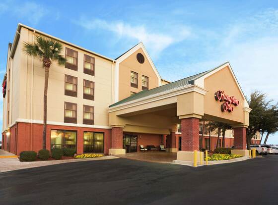 Hampton Inn Georgetown-Marina allows check-in for 18 year-old guests