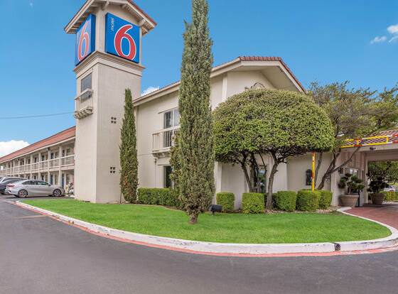 Motel 6 Dallas, TX - Market Center allows check-in for 18 year-old guests