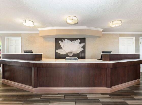 Travelodge by Wyndham El Paso - Airport allows check-in for 18 year-old guests