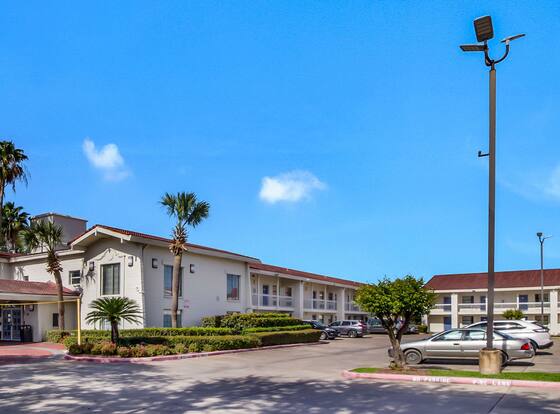 Motel 6 Baytown, TX - Garth Rd allows check-in for 18 year-old guests