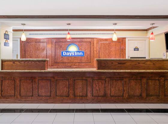 Days Inn by Wyndham Houston allows check-in for 18 year-old guests