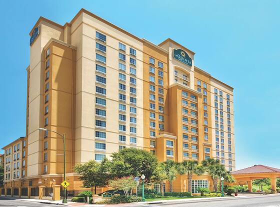 La Quinta Inn & Suites by Wyndham San Antonio Riverwalk allows check-in for 18 year-old guests