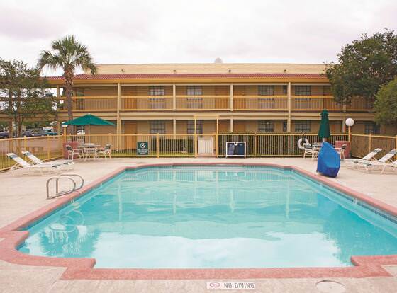 La Quinta Inn by Wyndham San Antonio Vance Jackson allows check-in for 18 year-old guests