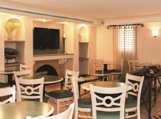 La Quinta Inn by Wyndham Tyler allows check-in for 18 year-old guests