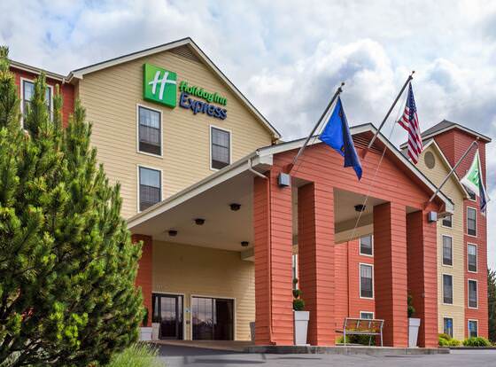 Holiday Inn Express Grants Pass, an IHG Hotel allows check-in for 18 year-old guests