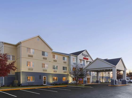 Fairfield Inn & Suites Mankato allows check-in for 18 year-old guests