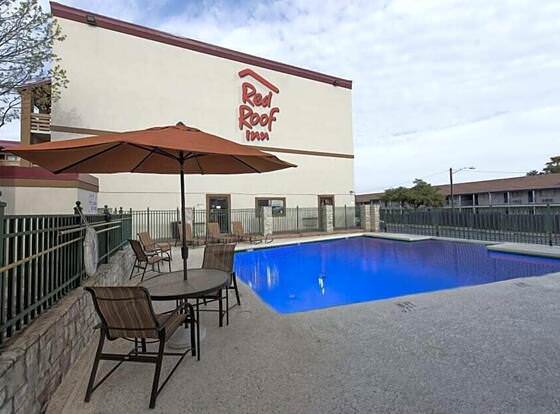 Red Roof Inn Austin North allows check-in for 18 year-old guests