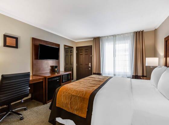 Comfort Inn Santa Monica - West Los Angeles allows check-in for 18 year-old guests