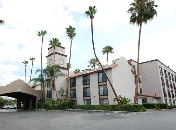 Buena Park Grand Hotel & Suites allows check-in for 18 year-old guests
