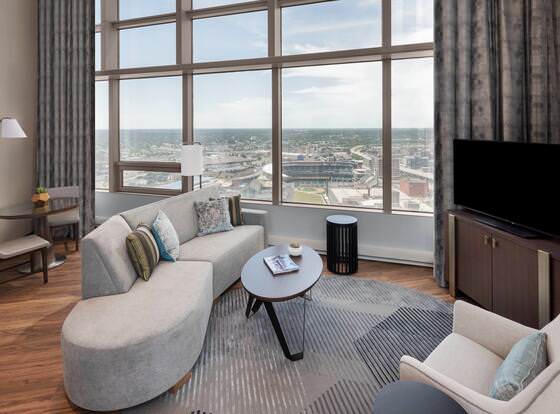 Minneapolis Marriott City Center allows check-in for 18 year-old guests