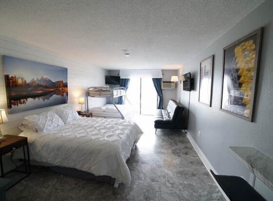 Sea Mist 51305 allows check-in for 18 year-old guests