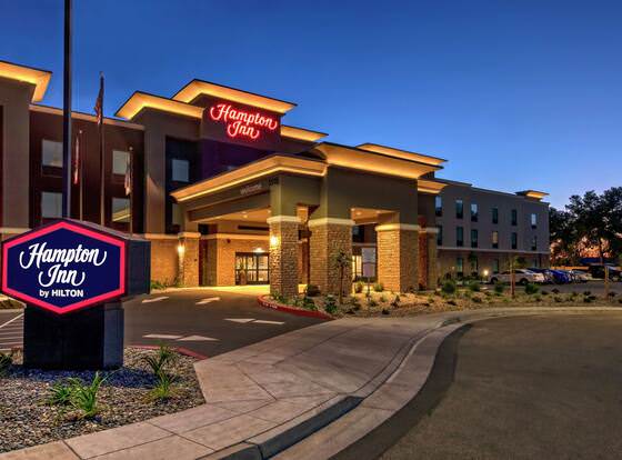 Hampton Inn Fresno Airport allows check-in for 18 year-old guests