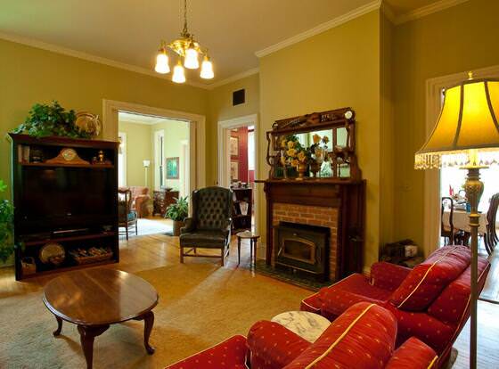 Apple Tree Lane Bed & Breakfast allows check-in for 18 year-old guests