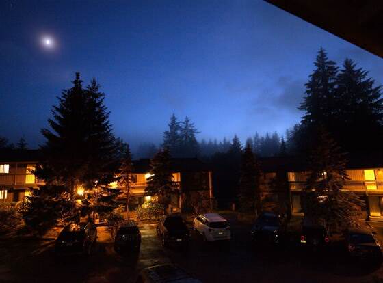 Olympic Suites Inn allows check-in for 18 year-old guests