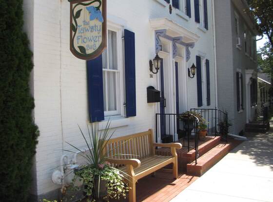 Tawsty Flower - Haines Suites allows check-in for 18 year-old guests