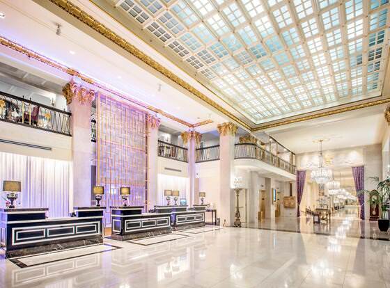 The Mayflower Hotel, Autograph Collection allows check-in for 18 year-old guests