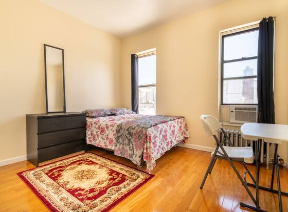 Furnished Empire Blvd Guest House allows check-in for 18 year-old guests